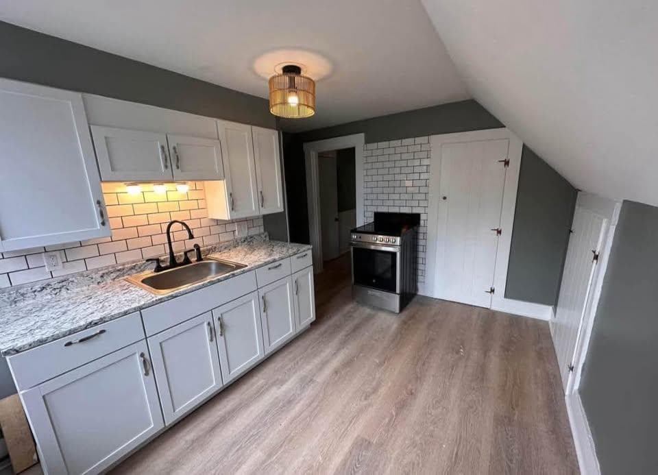 67 Oak Street — Unit 3 (3rd Floor)