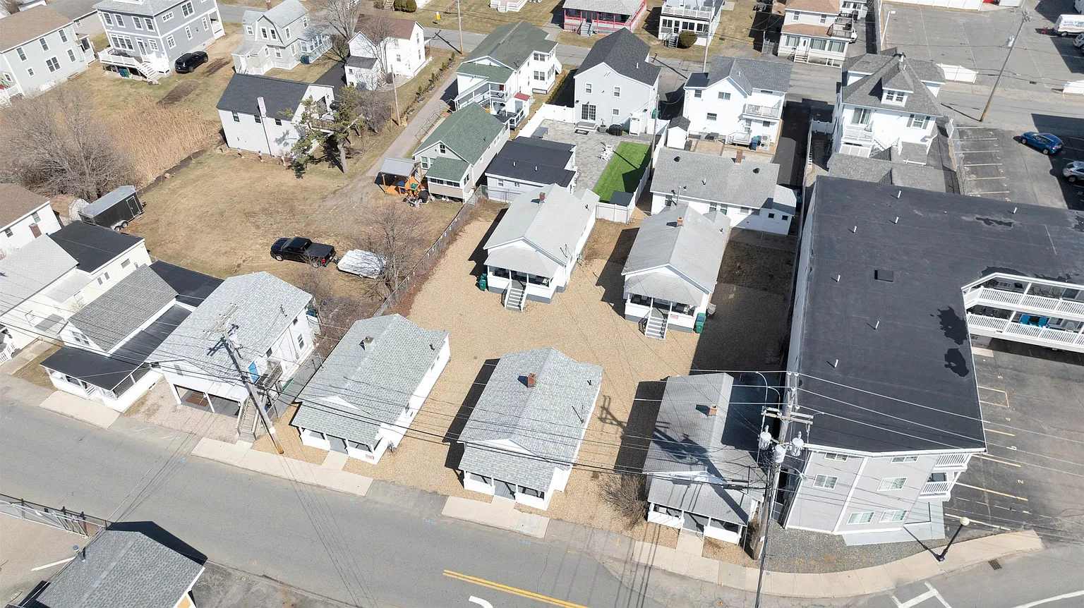 Low Tide - Heart of Hampton Beach! - Photo 1