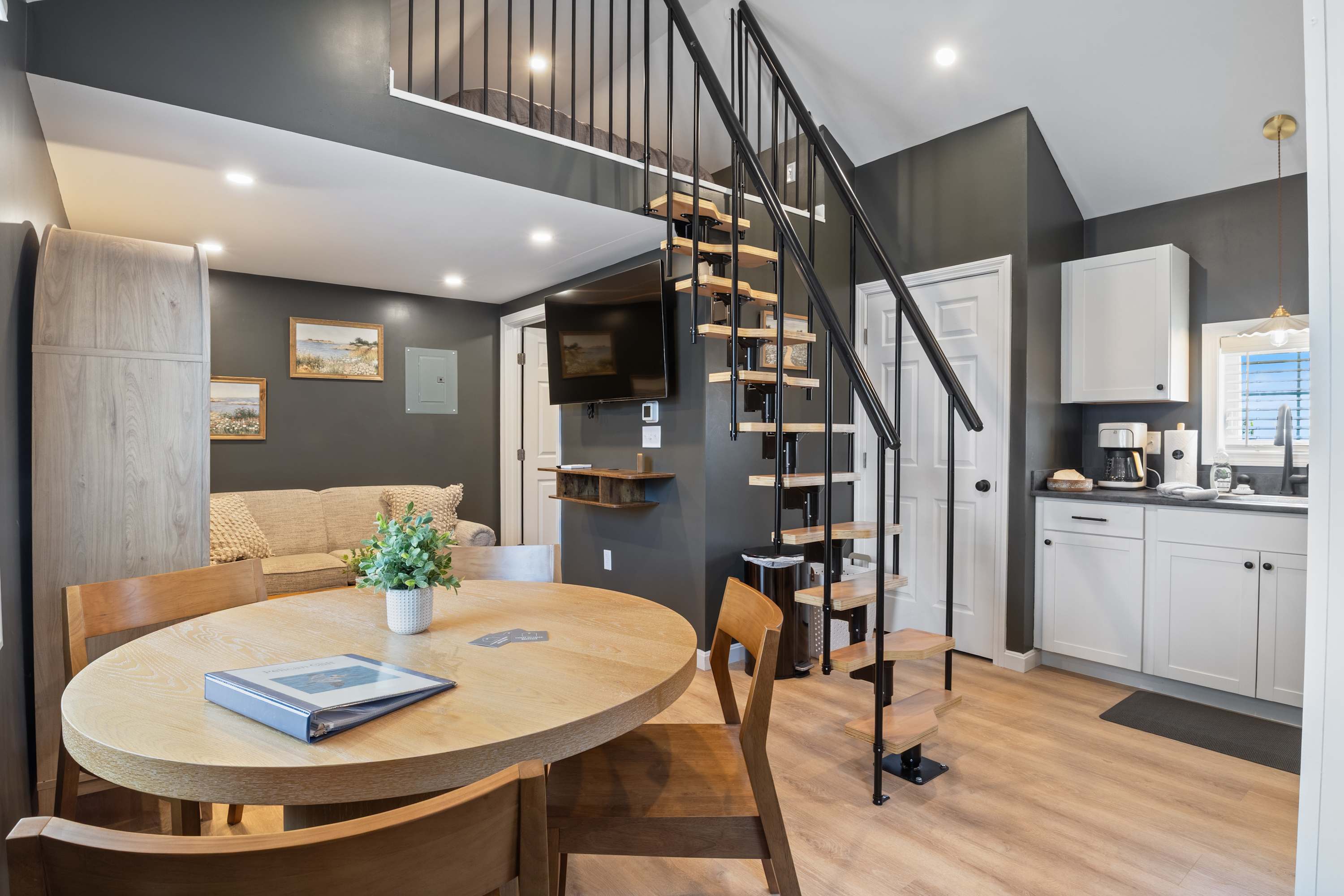 Pelican Cliff Cottage - Tiny Home at Hampton Beach